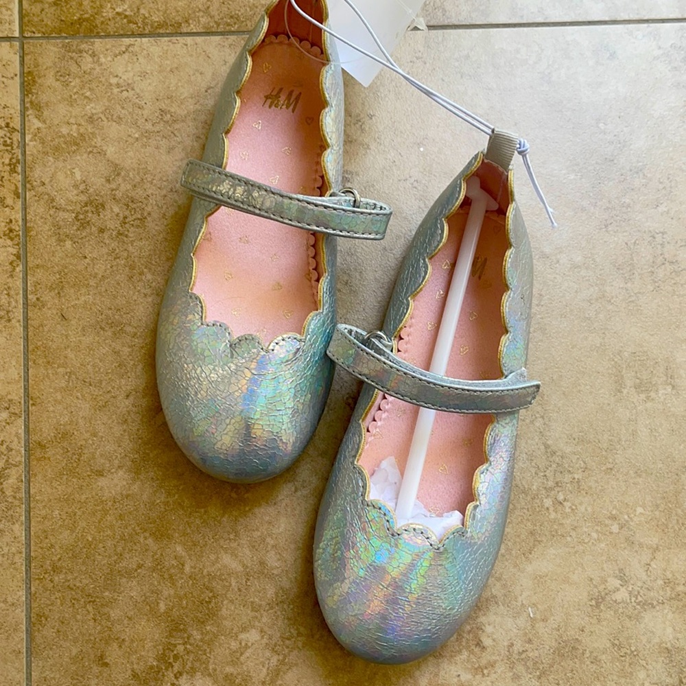 H&M sz28 (10.5) girl Velcro rainbow crinkle flats